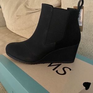 TOMS Women’s Wedges. Size 8.